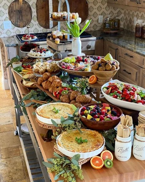 Tiered Sandwich Platter, Quiche Charcuterie Board Ideas, Brunch Garden Wedding, Easy Food For Hosting, Bridal Shower Food Set Up, Quiche Buffet, Brunch Display, Food Set Up, Party Food Buffet