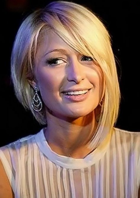 Paris Hilton Asymmetrical Bob Hairstyle with Bangs Short Asymmetrical Hairstyles, Asymmetrical Hair, Ashley Green, Kort Bob, Celebrity Short Hair, Asymmetrical Bob Haircuts, Dunner Wordend Haar, Asymmetrical Haircut, Popular Short Hairstyles