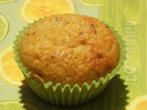 These are moist and yummy, not too sweet - perfect for breakfast or a light snack. Makes 12 muffins or 24 mini muffins. Kiwi Muffins Recipes, Kiwi Muffins, Overripe Kiwi Recipes, Kiwi Snacks, Kiwi Fruit Recipes, Kiwi Recipes, Make Up Cake, Filled Muffins, Muffin Tin Recipes