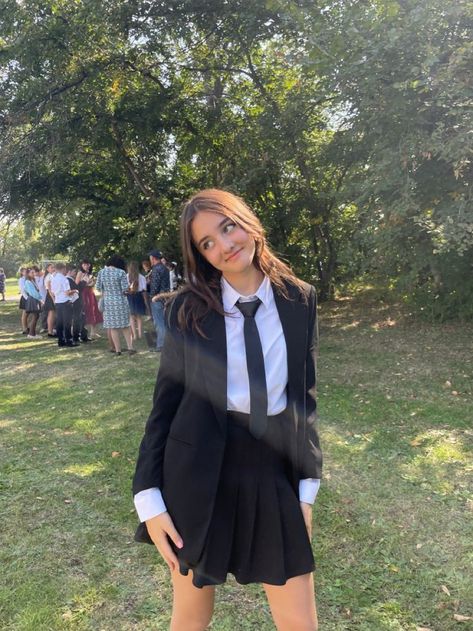 British School Uniform Aesthetic Girl, Skirt Outfits School, Uniform Outfits School, School Skirt Outfits, School Outfits Uniform, Black School Uniform, Private School Uniforms, Simple Outfits For School, School Uniform Outfits