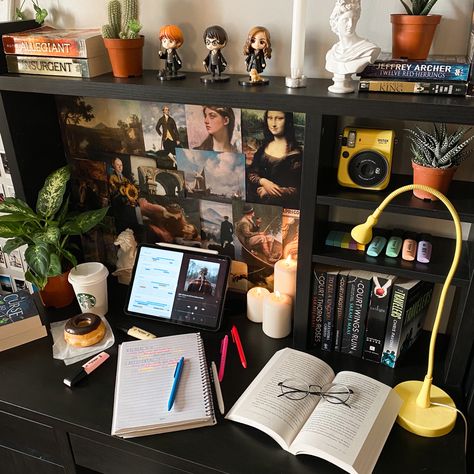 Black Cute Desk, Black And Brown Desk Aesthetic, Journaling Desk Aesthetic, Dark Academia Aesthetic Desk Setup, Desk Aesthetic Maximalist, Black Desk Aesthetic Ideas, Aesthetic Desk Black, Desk Top Aesthetic, Dark Brown Desk Aesthetic