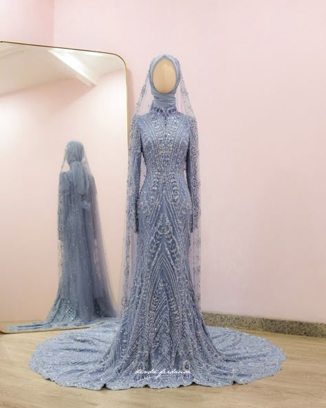 Dress Pengantin Hijab, Outfit Kondangan Simple Hijab, Muslim Wedding Dresses Modern, Dress Biru, Ice Blue Wedding Dress, Dress Pengantin, Adat Melayu, Wedding Dress Hijab, Rok Lilit