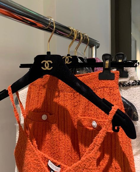 Chanel summer spring outfit shorts crop top Orange Chanel Aesthetic, Jasmine Aesthetic, Wealthy Lifestyle Luxury, Chanel Aesthetic, Lux Fashion, High Fashion Branding, Super Rich Kids, Orange Aesthetic, Rich Kids