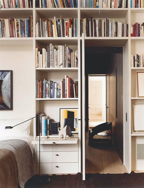 Lunch & Latte: Vincent Van Duysen's Antwerp home Vincent Van Duysen Bedroom, Vincent Van Duysen, Wall Bookshelves, Bookshelves Diy, Home Libraries, Traditional Bedroom, Tiny Bedroom, Built In Shelves, The Bedroom