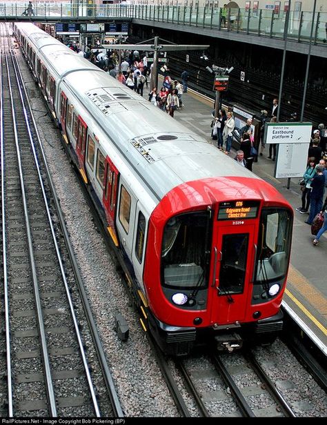 RailPictures.Net Photo: LUL 29329 London Transport S Stock at London, United… Tube Stations London, Docklands Light Railway, London Underground Train, London Metro, Underground Train, Underground London, London Underground Tube, Tube Train, London Overground