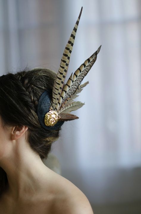 unique feather hairpiece Feather Hairpiece, Woodland Wedding Inspiration, Hair Feathers, Pheasant Feather, Feather Headpiece, Look Festival, Woodsy Wedding, Mini Hat, Pheasant Feathers