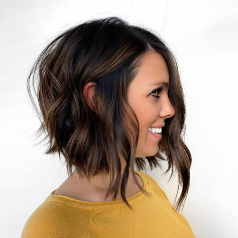 bob with long framing Long Angled Bob, Angled Bob Haircuts, Bob Haircut Ideas, Stacked Bob Haircut, Shoulder Length Hair Cuts, Haircuts For Fine Hair, Bob Haircut, Long Bob, Trendy Short Hair Styles