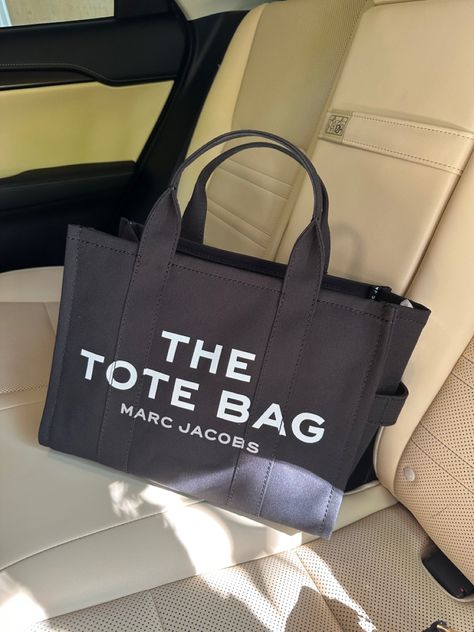 Small Marc Jacobs Tote Bag, Marc Jabos Tote Bag, Marc Jacobs Tote Bag Aesthetic, The Tote Bag Marc Jacobs Outfit, Mark Jacobs Tote Bag, Black Marc Jacobs Tote Bag, Marc Jacobs Tote Bag Outfit, Marc Jacobs Mini Tote Bag, The Tote Bag Marc Jacobs