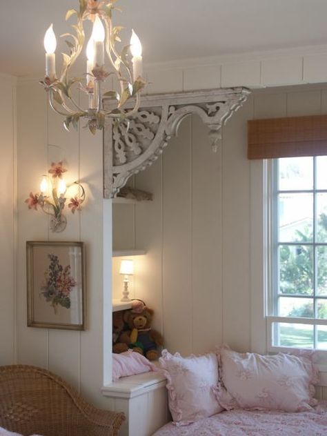 Corbel Decor Ideas, Corner Corbels, Corbels Ideas Doorway, Beach Cottage Style Bedroom, Corbels Ideas, Nook Window, Cornice Moulding, Decorative Corbels, Farmhouse Style Bedrooms