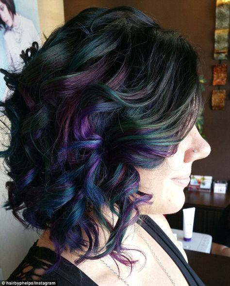 Wavy bob with dark mermaid colors. Oil Slick Hair Color, Pixie Color, Oil Slick Hair, Slick Hair, Hair Colouring, Rainbow Hair Color, Hair Color Techniques, Oil Slick, Hair Trend