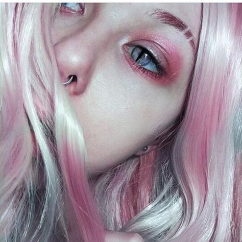 Her contacts are cool. Viperine Gorgon, Eyes Inspiration, Show No Mercy, Alternative Grunge, Catty Noir, Punk Girl, Gothic Aesthetic, Aesthetic Eyes, Milk Makeup