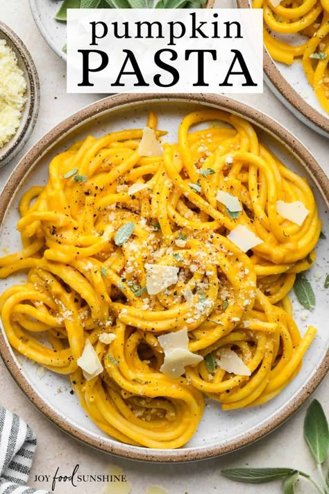 This pumpkin pasta sauce is easy to make in 20 minutes with a handful of simple ingredients. Pumpkin pasta is a cozy and delicious fall dinner! Easy Pumpkin Pasta Sauce, Pasta With Pumpkin Sauce, Pumpkin Pasta Recipes, Pasta Sauce Easy, Easy Pumpkin Pasta, Pumpkin Pasta Sauce Recipe, Pumpkin Pasta Recipe, Linguini Pasta, Stew Dinner