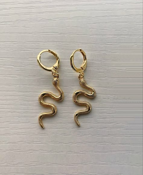 Snake Earrings Gold, Concert Earrings, Jewellery Nails, Gold Earrings Aesthetic, Gold Snake Jewelry, Slytherin Vibes, Gold Snake Earrings, Snake Ears, Small Snakes