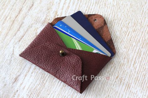 No-Sew Leather Pouch - Free Pattern & Tutorial | Craft Passion Amtrack Travel, Diy Leather Envelope, Leather Pouch Tutorial, Leather Pouch Pattern, Diy Leather Pouches, Jewelry Svg, Faux Leather Pouch, Leather Business Card Holder, Diy Leather Earrings