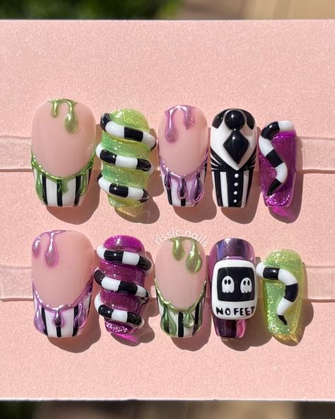 Beetlejuice Beetlejuice Beetlejuice 👻 did I go a bit over board on this set? Possibly. Am I absolutely in love with them? 100% 😂👻✨💖🐍 these were SO fun to do 💖 • base color is Enamored from @esvynails and 3d gel is from @nailzbydevshop All @risslc.nails sets are completely customizable, DM me to get your order started 🤗💖💅🏽✨ • • • #beetlejuice #beetlejuice2 #beetlejuicenails #halloweennails #spookynails #spookyseason #halloween2024 #halloweennails2024 #pressons #3dnails #3dnailart Beetlejuice Nails Design, Bettle Juice Nail Ideas, Invader Zim Nails, Halloween Gel Nails Ideas, Beetlejuice Nail Designs, Beetlejuice Nail Art, Beetle Juice Nails, Beetlejuice Nails, Nail Ideas Fall