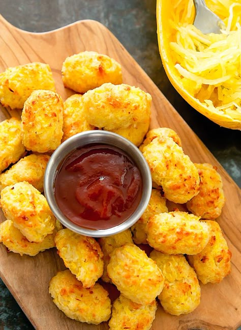 These spaghetti squash tots are a healthier alternative to traditional tater tots and a great way to get an extra dose of vegetables into your diet. Kabocha Squash Recipe, Spaghetti Squash Recipes Healthy, Best Spaghetti, Spaghetti Squash Recipes, Tater Tots, Squash Recipes, Spaghetti Squash, Tater Tot, Vegetable Recipes