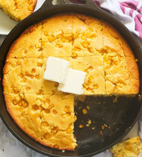 Cornbread With Whole Kernel Corn, Cornbread With Corn In It, Cornbread Recipe With Corn Kernels, Cornbread Recipe With Corn, Fall Cornbread, White Cornbread, Cornmeal Cornbread, Corn Cornbread, Cornmeal Bread