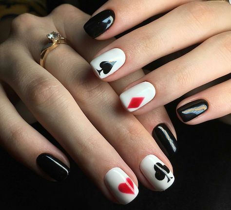 Simple Casino Nails Designs, Card Suits Nails, Black Gel Manicure Designs, Roulette Nails, Ace Of Spades Nail Design, Deck Of Cards Nail Design, Spade Nail Designs, Playing Card Nail Designs, Playing Card Inspired Nails