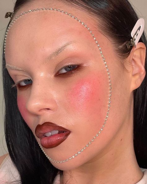 *•.¸♡ α𝓸𝕚ᠻ𝑒 ♡¸.•* on Instagram: “rhinestone realnezzz eyes @maccosmetics chestnut liner @sensoriumbeauty platinum brow engineer lips @maccosmetics chestnut liner face…” Chestnut, Ear Cuff, Makeup Looks, Platinum, Nose Ring, Hoop Earrings, Lips, Cuff, Makeup