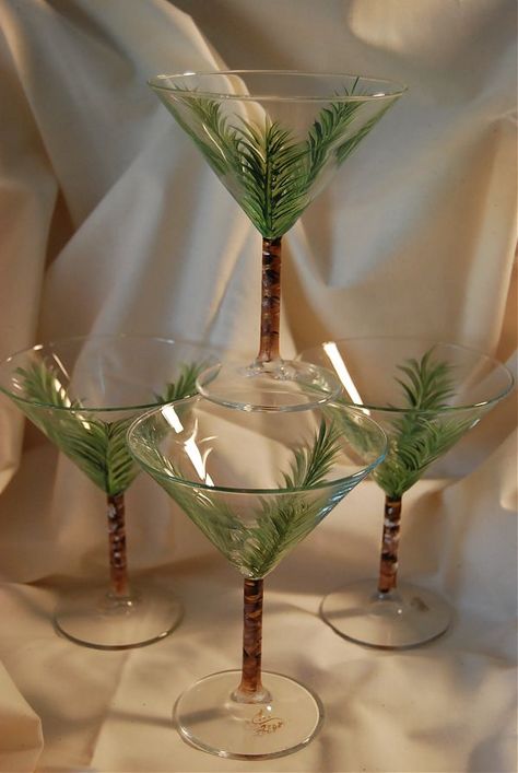 Hand painted martini palm tree glasses Painting On Martini Glasses, Diy Martini Glasses, Painting Margarita Glasses, Painted Martini Glasses Ideas, Green Wall Decor Ideas, Painted Martini Glasses, Martini Painting, Greenery Wall Decor, Beverage Glasses