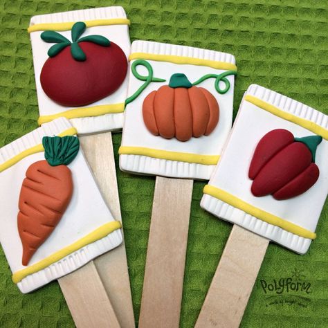 Tutorial: Polymer Plant Stakes Clay Plant Markers, Clay Garden Markers, Polymer Clay Garden, Art From Recycled Materials, Vegetable Garden Markers, Garden Plant Markers, Clay Plant, Vertical Succulent Gardens, Clay Tips