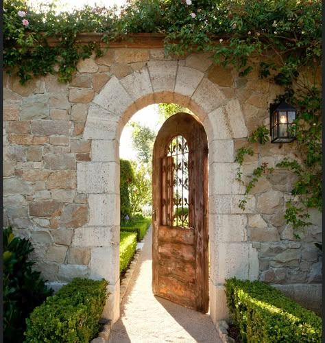 Tuscan Interior, Tuscan Farmhouse, Tuscan House, Casas Coloniales, Walled Garden, Mediterranean Home, Mediterranean Homes, Garden Doors, French Country House