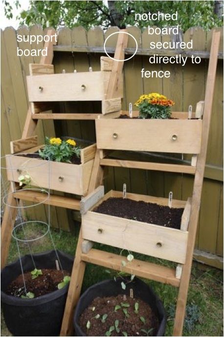 Repurposed Drawer Planter - this is a fun project for kids as well as adults and maximises space in small gardens. Refurbished Furniture Diy, Repurposed Dresser, Fun Projects For Kids, Vertical Gardening, Diy Drawers, Pot Plants, Vertical Gardens, Small Space Gardening, Cool Ideas