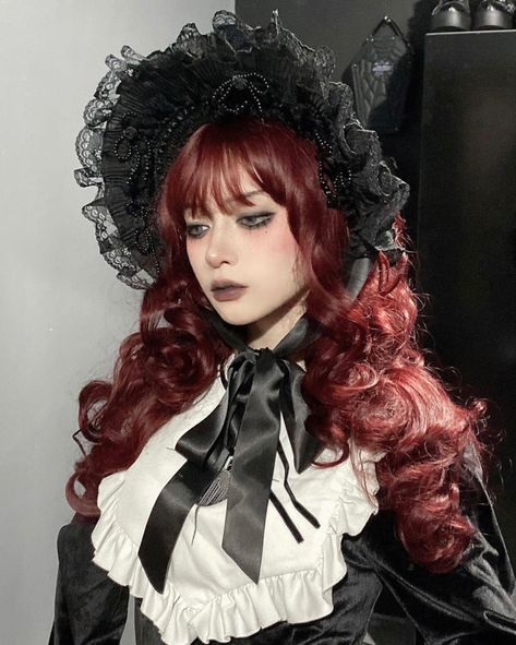 @losttcreature Gothic Lolíta Makeup, Aristocrat Hairstyle, Victorian Goth Hairstyles, Gothic Victorian Makeup, Gothic Doll Makeup, Victorian Gothic Makeup, Gothic Reference, Gothic Pose, Gothic Aesthetic Girl