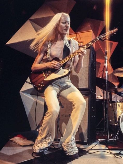 #JohnnyWinter... - Classic Rock Revolution Johnny Winter, Blues Artists, Musica Rock, Recorder Music, Music Photo, Amazing People, The 60s, Amazing Photos, Classic Rock