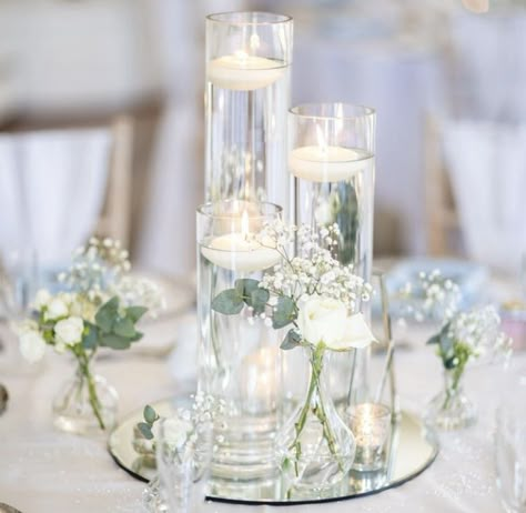 Round Table Centerpieces Wedding, Elegant Table Decor, Bud Vases Wedding, Bud Vase Centerpiece, Round Wedding Tables, Floating Candles Wedding, Floating Candle Centerpieces, Candle Wedding Centerpieces, Tafel Decor