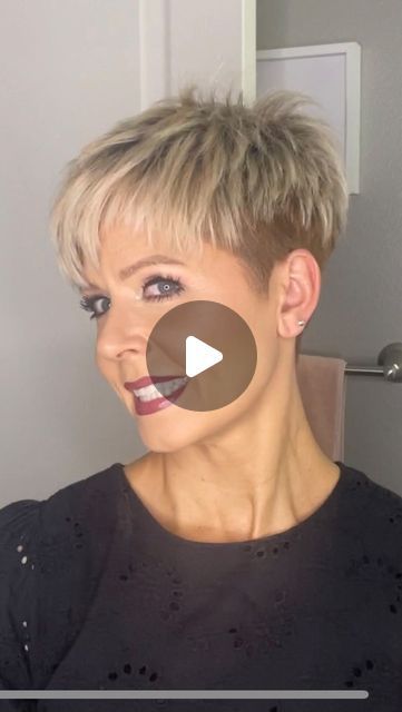 Back Of Undercut Pixie, Very Short Hair Straight, Undercut For Short Hair For Women, Short Hair Styles Videos, Very Short Hairstyles For Women, Buzzed Pixie Haircut, Short Pixie Cut Styles, Style Pixie Hair, Pixie Long In Front Short In Back