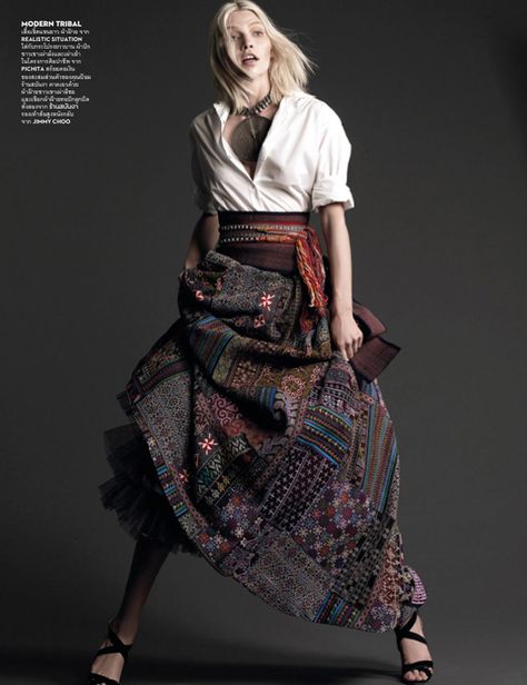 Aline Weber for Vogue Thailand by Nat Prakobsantisuk Aline Weber, Mode Poses, Vogue Thailand, Harry Clarke, Robes Vintage, Mode Boho, Cooler Look, Fantasy Clothing, Fantasy Fashion