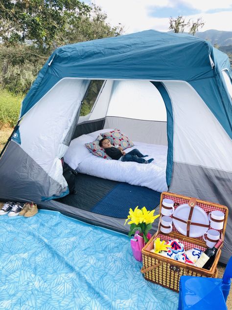 Cute Camping Tent, Camping With Family, Camp Site Set Up Ideas Glamping, Camping With Kids Aesthetic, Tenda Camping Aesthetic, Camping Trip Essentials, Campsite Setup, Tents Camping Glamping, Tenda Camping