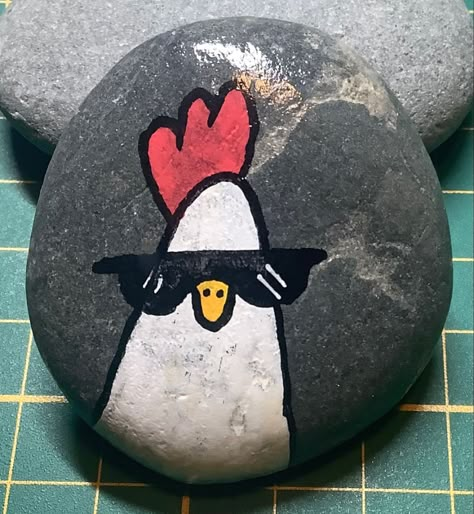 Things To Draw On Rocks Easy, Posca Stone Art, Cute Simple Rock Painting Ideas, Pun Painted Rocks, Rock Painting Ideas Big Rocks, Flat Rock Painting Ideas, Rock Paintings Easy, Western Rock Painting Ideas, Funny Rock Painting Ideas Easy