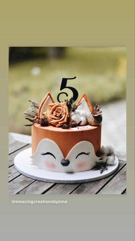 Fox Cake Ideas Birthday, Fox Themed Cake, Fox Cake Birthday, Fox Birthday Party Girl, Fox Cake Ideas, Fox Party Ideas, Fox Birthday Cake, Baking Cakes Ideas, Fox Cake