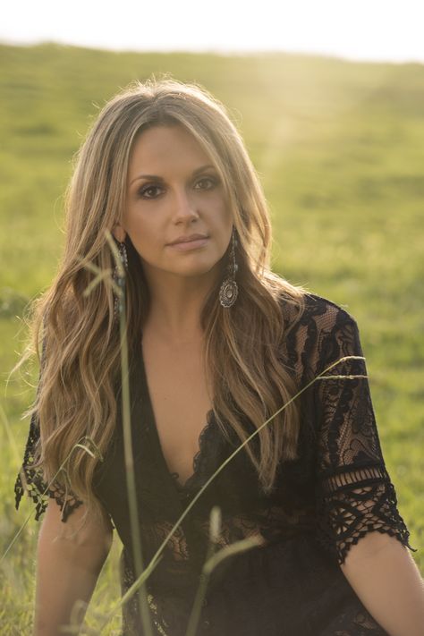 Carly Pearce, Alison Krauss, Cowboys And Indians, Motor Speedway, Old Singers, Country Stars, Blake Shelton, Entertainment Music, Bank Of America