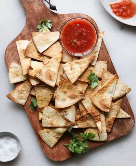 Tortilla Chip Recipe, Salads Recipes For Dinner, Baked Tortilla Chips, Fried Chips, How To Make Tortillas, Ninja Air Fryer, Tortilla Shells, Homemade Tortilla Chips, Air Fryer Ideas