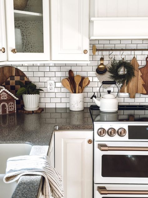 How to Hang a Hook Rail in the Kitchen without Holes in the Tile Kitchen Rail With Hooks, Kitchen Rail, Kitchen Utensil Rack, Kitchen Rails, Utensil Rack, Mini Wreath, Country Kitchens, Kitchen Utensil Holder, Hook Rack