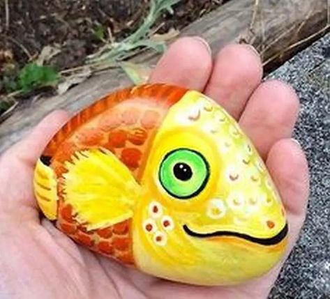 100+ Best Painted Rocks ( 2023 Photos ) | Decor Home Ideas Painting Ideas Fish, Fish Rocks, Painted Rock Animals, Art Pierre, Rock Painting Ideas, Rock And Pebbles, Painted Rocks Craft, Painted Rocks Diy, Rock Painting Ideas Easy