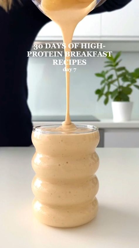 "Banana Peanut Butter Protein Smoothie Recipe: A Delicious and Nutritious Start to Your Day!" Protein Shakes No Powder, High Protein No Powder, Chocolate Banana Protein Shake, Whey Protein Smoothie Recipes, Peanut Butter Protein Smoothie, Chocolate Peanut Butter Banana Smoothie, Whey Shake, Smoothie Chocolate, Smoothie Protein