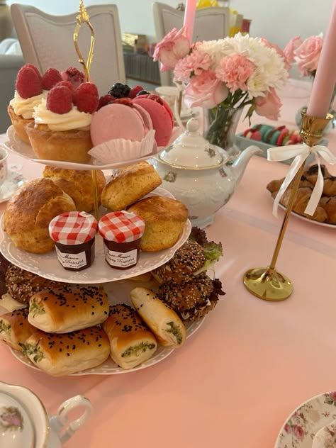 Tea Party Aesthetic, Autumn Tea Party, Birthday Tea Party, Birthday Cake Decorating Ideas, English Tea Party, Coffee Party, High Tea Party, Tea Party Theme, Party Aesthetic