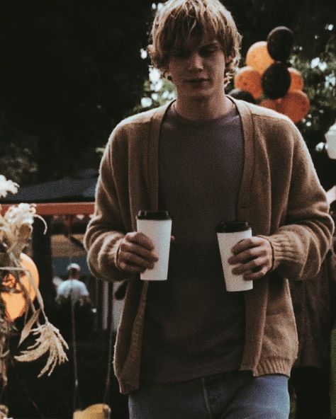 Evan Peters Style, Tate And Violet Halloween Costume, Tate Langdon Style, Tate Langdon Outfit, Tate Langdon Wallpapers, Tate Langdon Costume, Tate Langdon Aesthetic, Tate Langdon Aesthetic Icon, Ahs Outfits