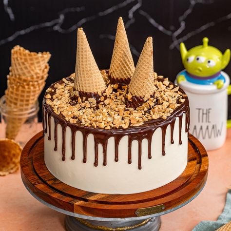 Drumstick Ice Cream Cake, Luisa Bakes, Drumstick Ice Cream, Cone Ice Cream, Cake Ice Cream, Cream Desserts, Ice Cream Desserts, Rice Crispy, Ice Cream Cake