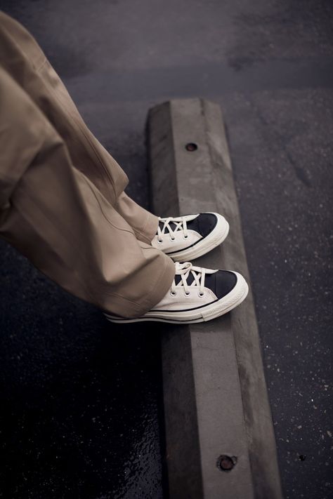 Closer Look: Fear of God Essentials x Converse Chuck 70 | HYPEBEAST Hightop Sneaker Outfit, Sneakers Outfit Men, Hightop Sneakers, Sneaker Lovers, Limited Edition Sneakers, Street Style Outfits Men, Converse Chuck 70, Sneakers Addict, Chuck 70