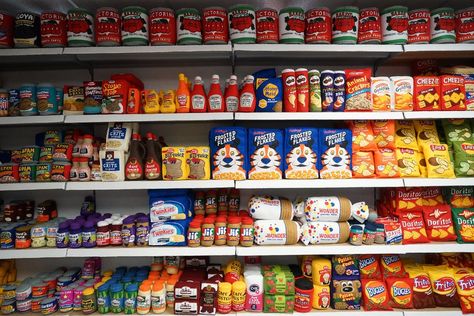 New York's All-Felt Bodega Has People Going Bananas Lucy Sparrow, Felt Products, Japanese Snacks, Felt Food, Cheez It, Handmade Felt, Frozen Food, Grocery Store, Crackers