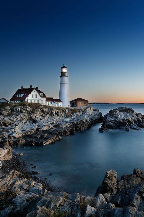 Portland Head Light + 5 Amazing Lighthouses in Portland Maine You Should See // Local Adventurer #maine #mainething #portlandmaine #lighthouse #travelusa #visittheusa Lighthouse Maine, Maine Lighthouses Photography, Maine Photography, Famous Lighthouses, Portland Head Light, Lighthouses Photography, Maine Lighthouses, Visit Maine, Maine Vacation