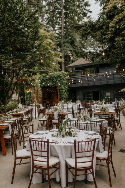 Simplistic Wedding Reception, Wedding Simple Aesthetic, Elegant Themed Wedding, Simple Chic Wedding Decor, Wedding At A Winery, Elegant Winery Wedding, Jm Cellars Wedding, Outdoorsy Wedding Ideas, Patio Wedding Reception