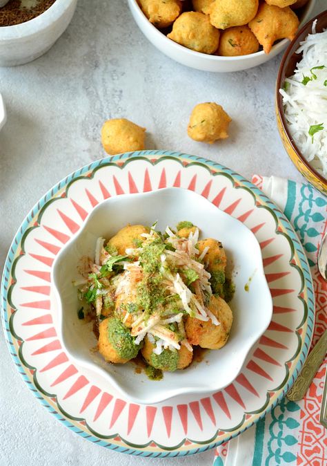 Delicious Ram Ladoo recipe is an all time favorite tea time snack. This insanely crispy and crunchy moong dal fritters are gluten-free and Vegan! #glutenfreefritters #glutenfreesnacks #ramladoorecipe #delhiramladoo #veganramladoo Ram Ladoo, Pakode Recipe, Lentil Fritters, Authentic Indian Food, Ladoo Recipe, Fried Fish Recipes, Moong Dal, Indian Dessert Recipes, Paneer Recipes