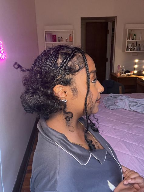 Styling Short Goddess Braids, How To Style Short Boho Braids, How To Style Goddess Braids With A Claw Clip, Claw Clip Bohemian Braids, Goddess Braids On Natural Hair, Boho Braids Claw Clip, Short Goddess Braids, Braids On Natural Hair, Braids Natural Hair