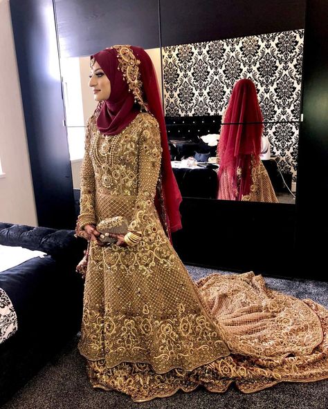 STUNNING 😍😍😍 Hijab, jewellery, dupatta & veil setting by @istylehijabs Makeup by @beauty.by.aisha Feedback from my gorjj bride:… Muslim Wedding Dress Hijab Bride, Muslim Wedding Hijab, Bridal Hijab Styles, Hijab Shop, Hijabi Brides, Muslim Brides, Bridal Hijab, Hijab Wedding Dresses, Muslim Wedding Dresses